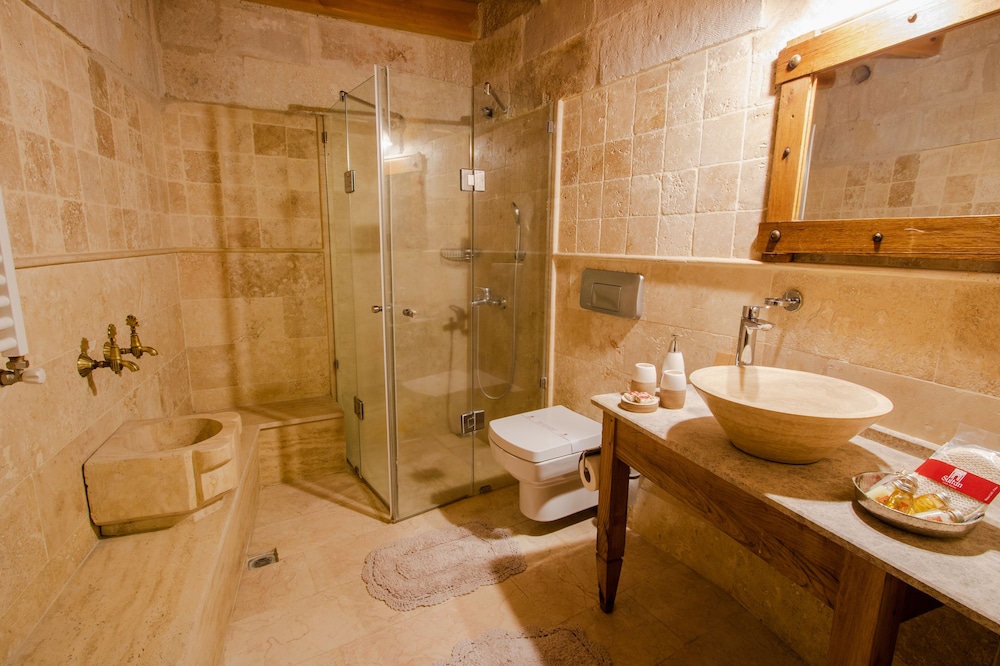 Sultan Cave Suites 76/77