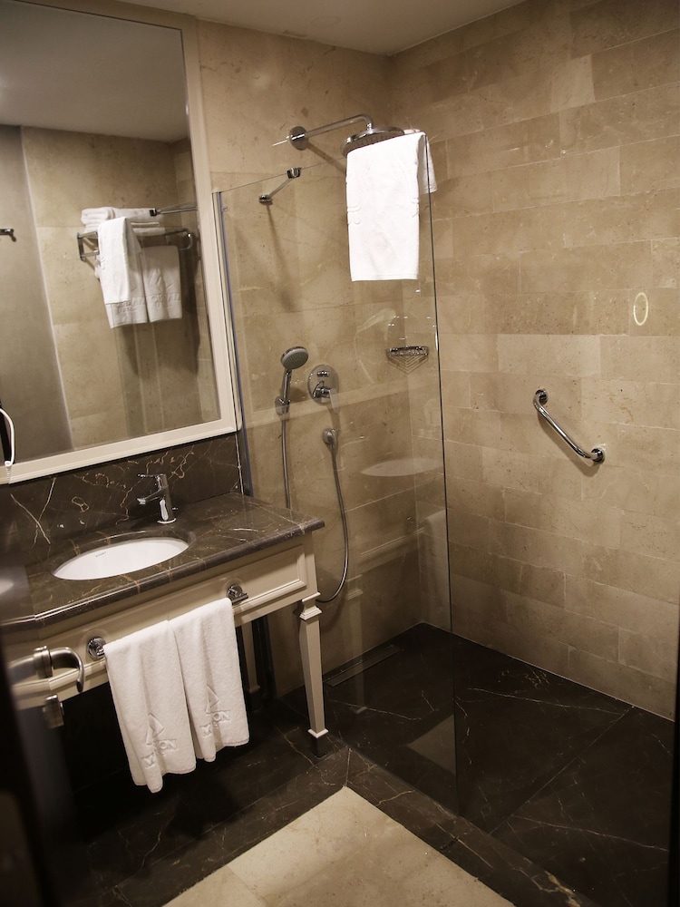 Morrian Hotel 47/50