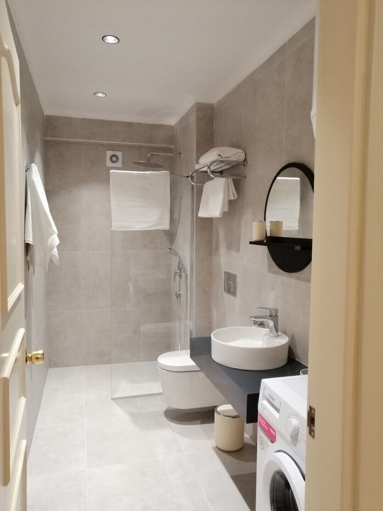 Channel Suites 33/35
