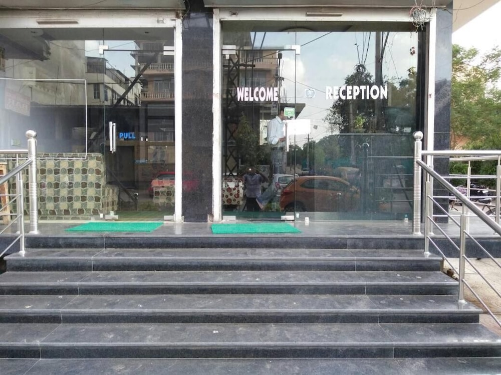 Hotel Mohit Palace 17/19