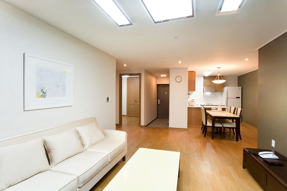 Mayhills Resort 34/50