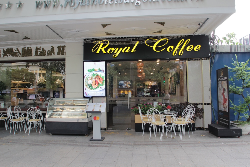 Royal Hotel Saigon 64/70