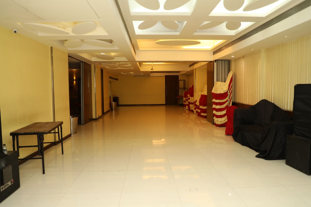 Hotel Anantha Executive Suites 13/18