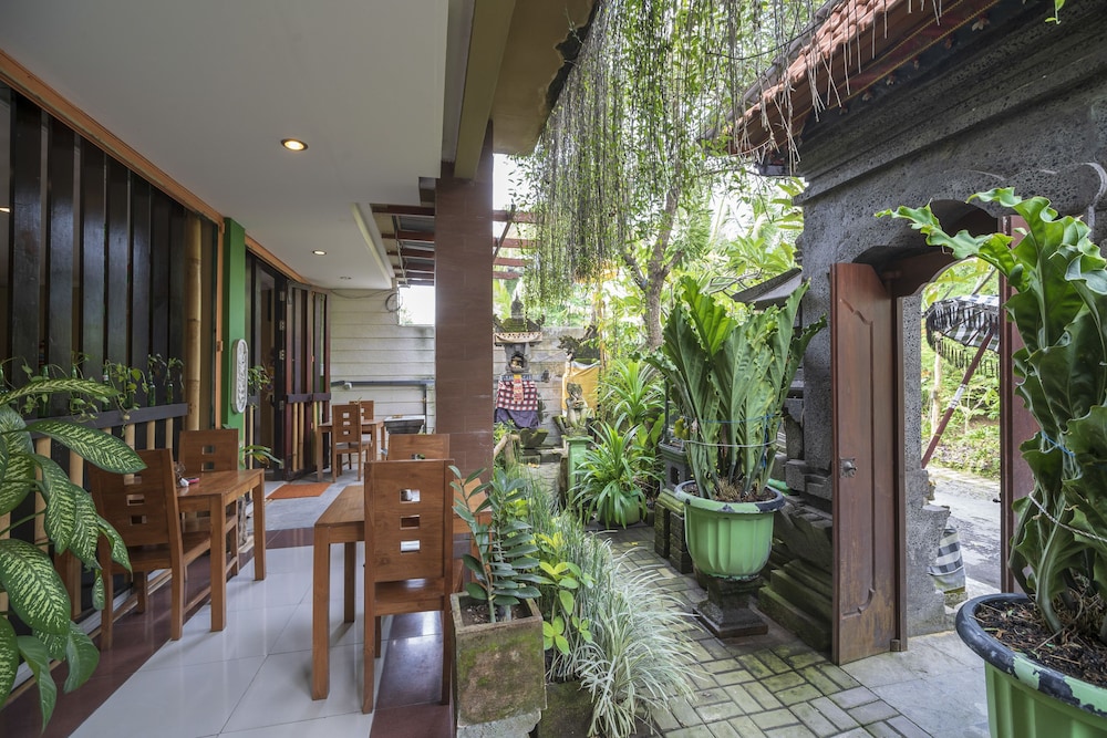 Oyo 612 Dante Guesthouse 47/66