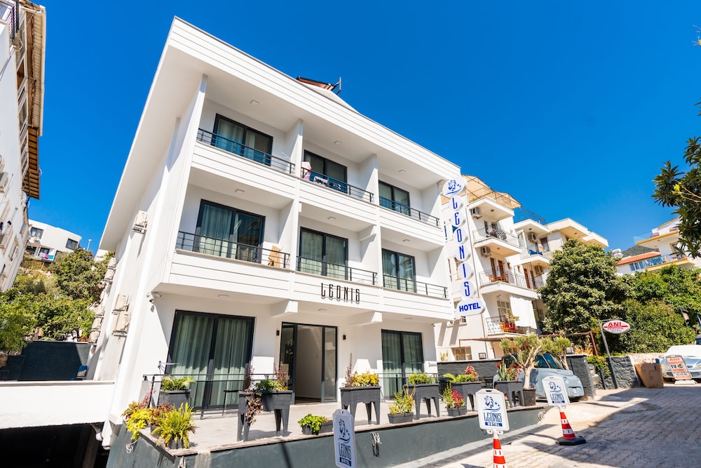 Leonis Hotel 2/50