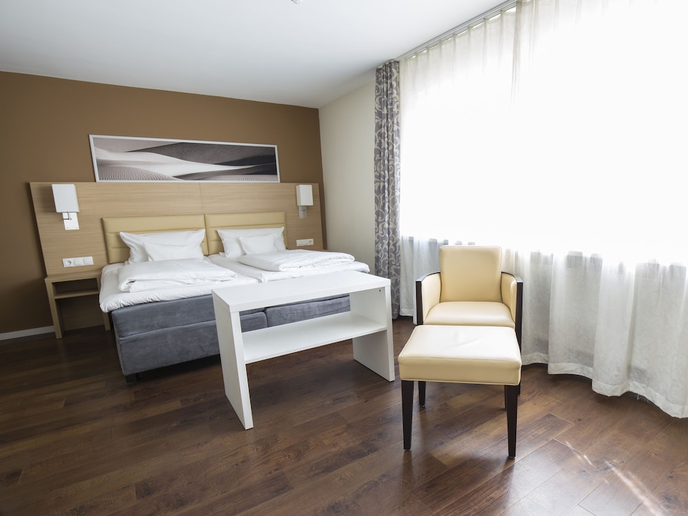 Bonnox Boardinghouse & Hotel 10/61