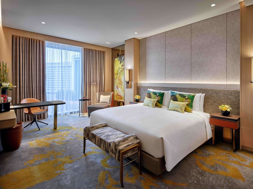 Heritage, Club, Luxury, King Bed, Pool or Heritage View, High Floor