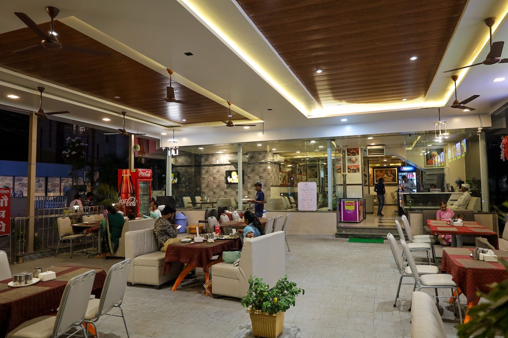 Hotel Sai Bansi 31/36