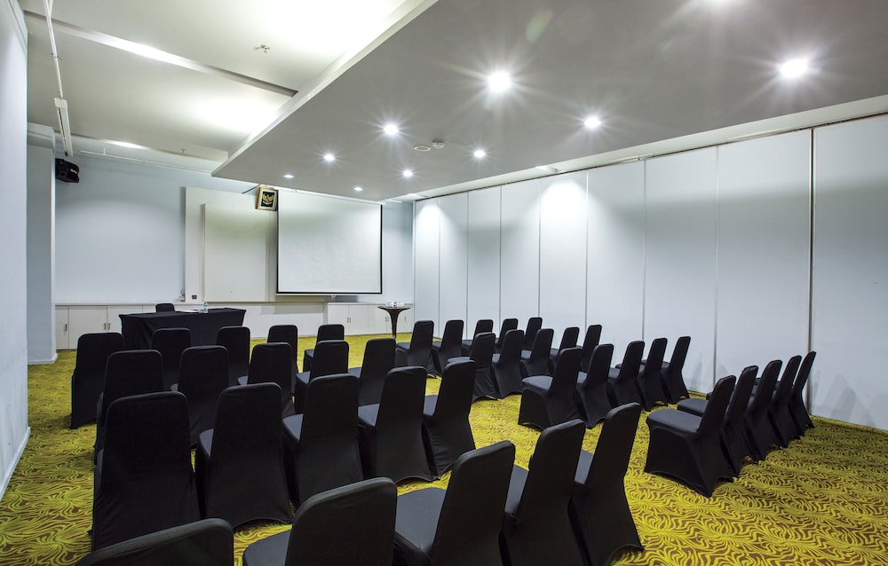 Sparks Life Jakarta, ARTOTEL Curated 40/50
