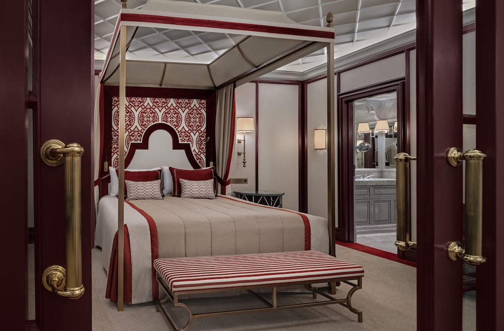 Bosphorus, Executive, Suite, King Bed، Ciragan Palace Kempinski Istanbul 3/6
