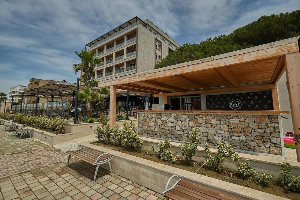 Eter Hotel in Golem