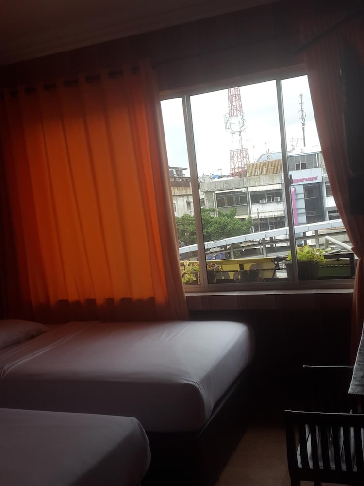 Twins Hotel Manggadua 34/65