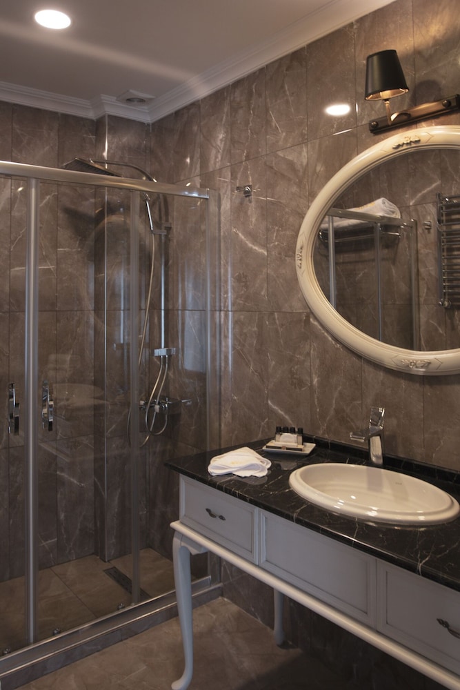 Louis Rooms 37/48