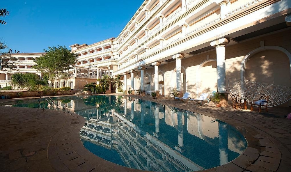 Lagoona Resort 7/78