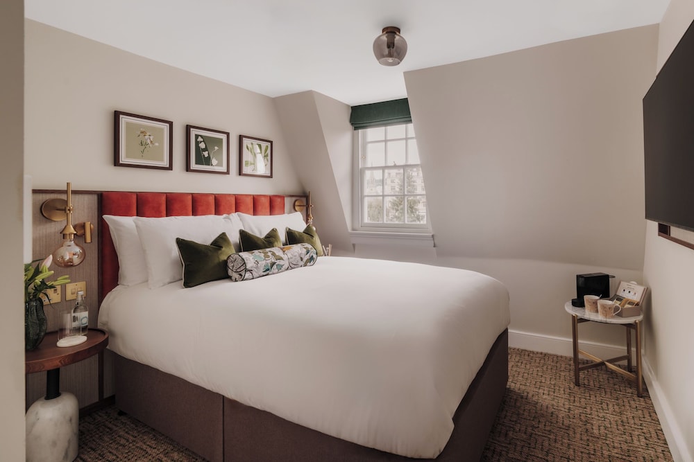 Room, Double Bed, City View