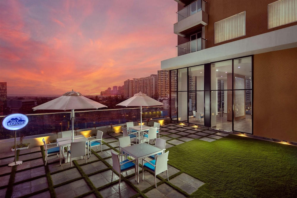Royal Hometel Suites Dahisar Mumbai 32/43