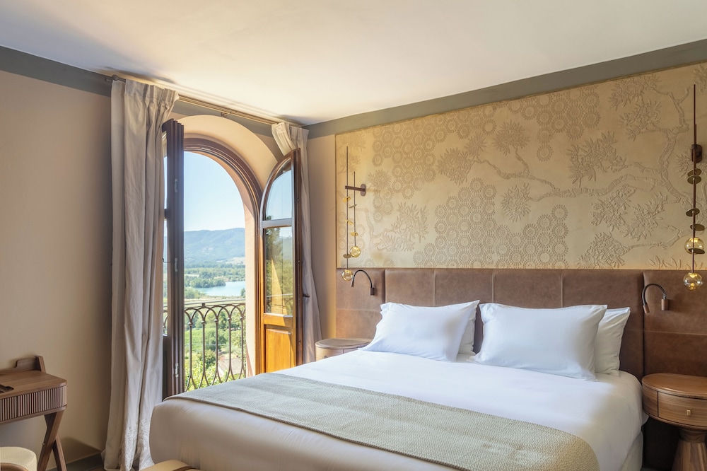 2 BEDROOMS, FAMILY SUITE, TERRACE