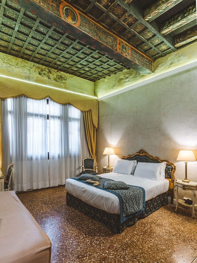 SUPERIOR, DOUBLE BED