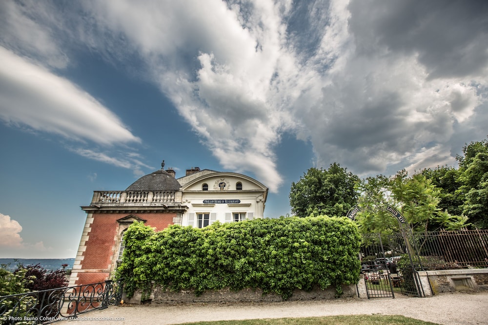 Pavillon Henri IV 2/50