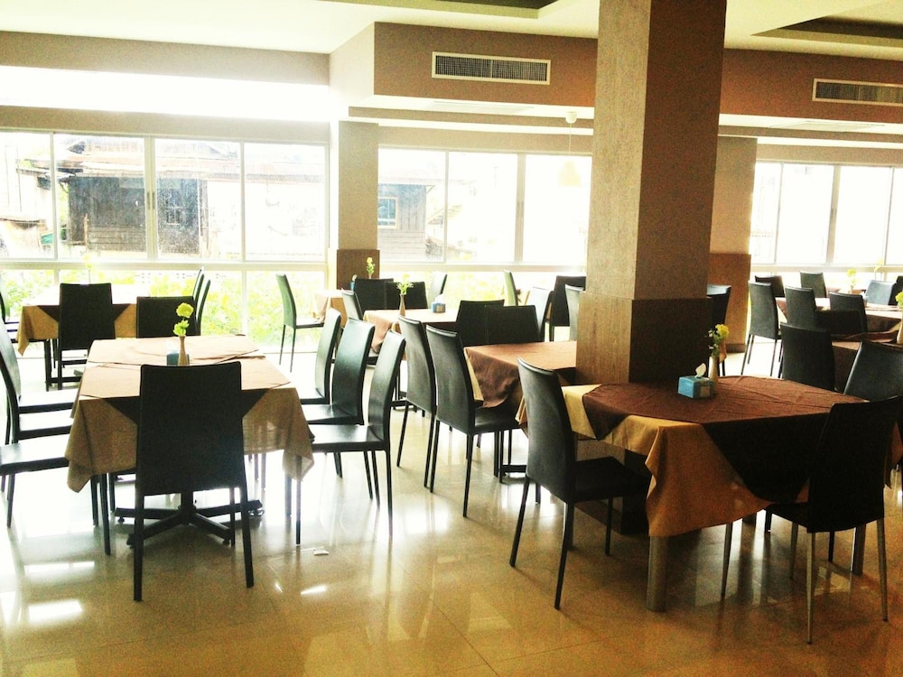 Sinkiat Buri Hotel 54/67