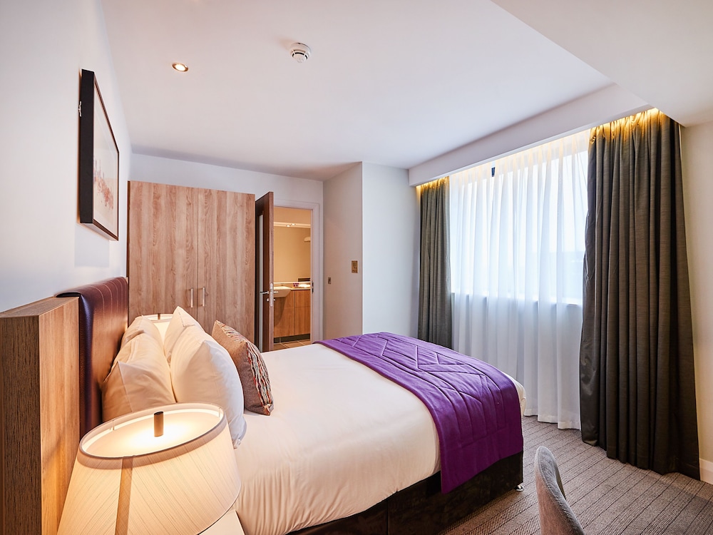 Park Regis Birmingham 23/77