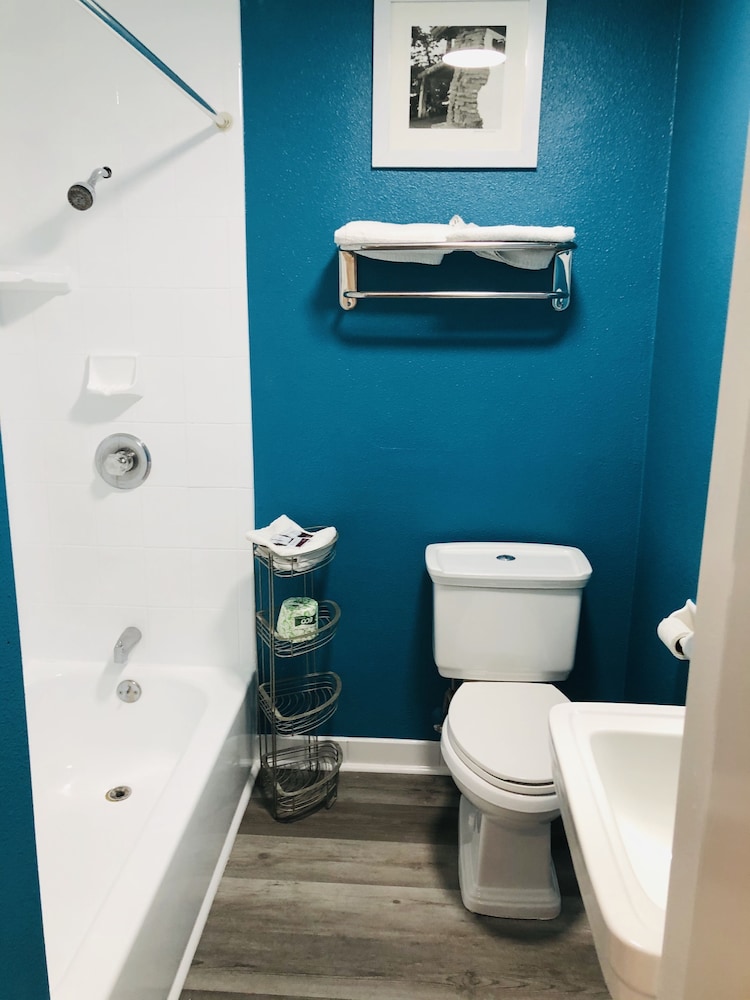 Casa Blanca Inn & Suites 66/67