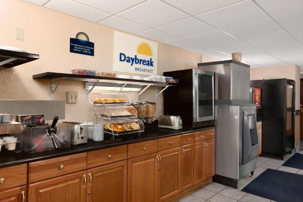 Days Inn By Wyndham Keene Nh 8/41