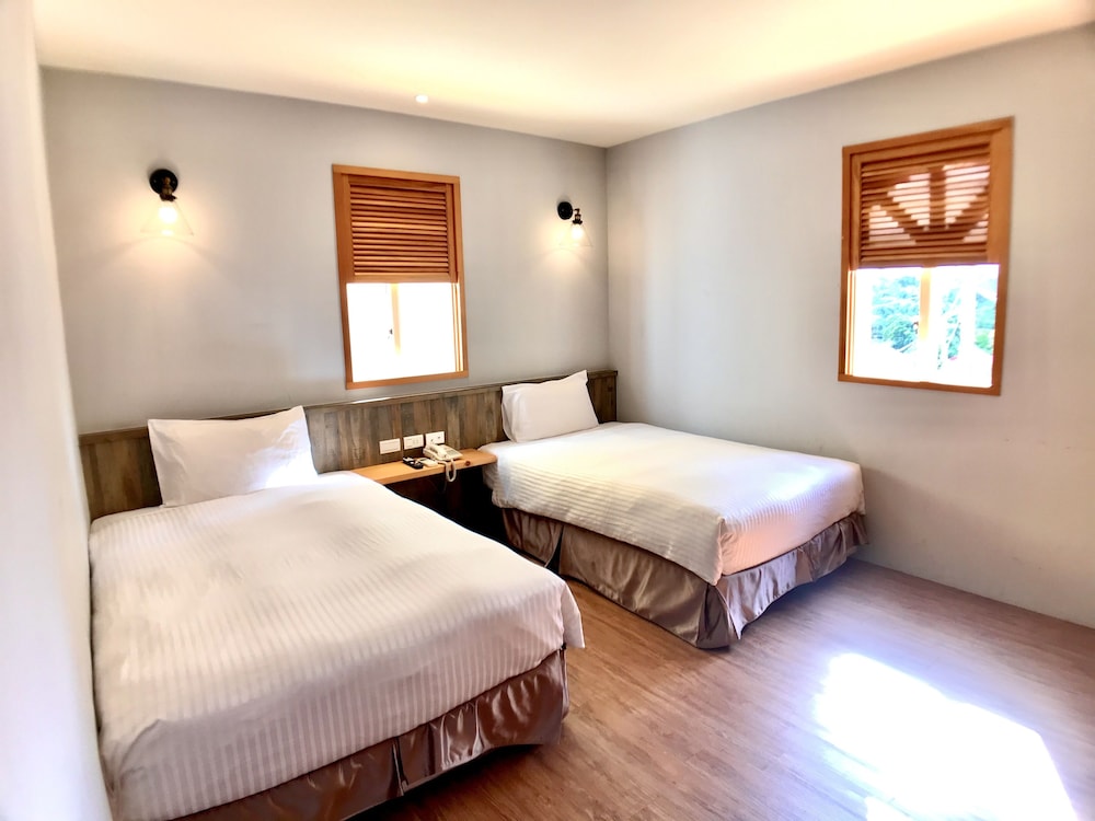 COMFORT, TWIN BEDS