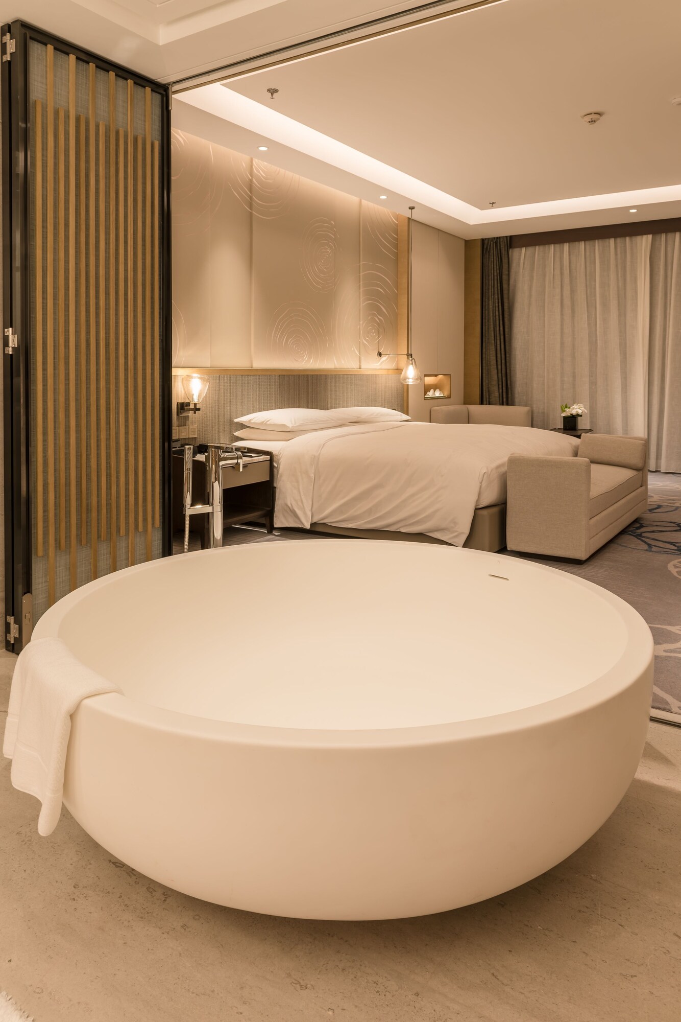 جناح بسرير كينج بإطلالة على الجبل بغرفة نوم واحدة، Suzhou Marriott Hotel Taihu Lake 2/2