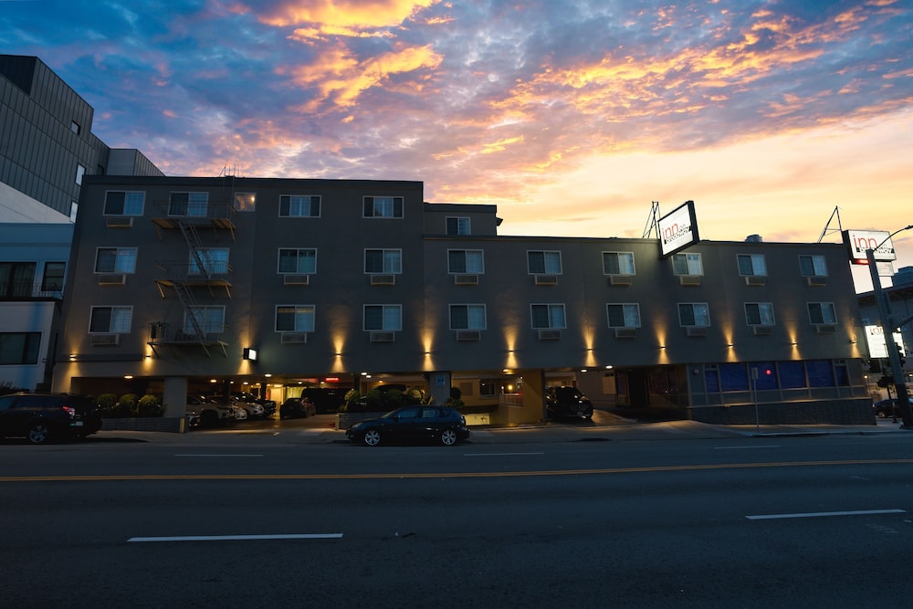 Inn on Broadway(EX. Broadway Manor Inn) 3/37
