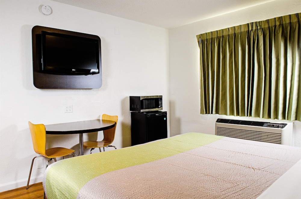 Motel6 Modesto, CA - Downtown 27/49