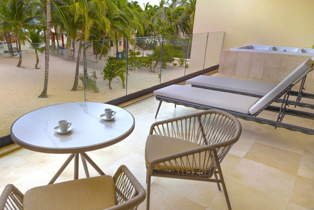 Family Selection At Grand Palladium Kantenah Resort & Spa 35/50