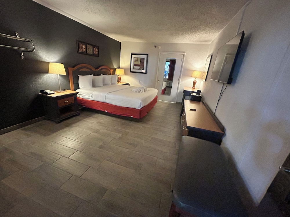 غرفة بسرير كينج للمدخنين، Suite Dreams Motel Mattoon I 57 3/10