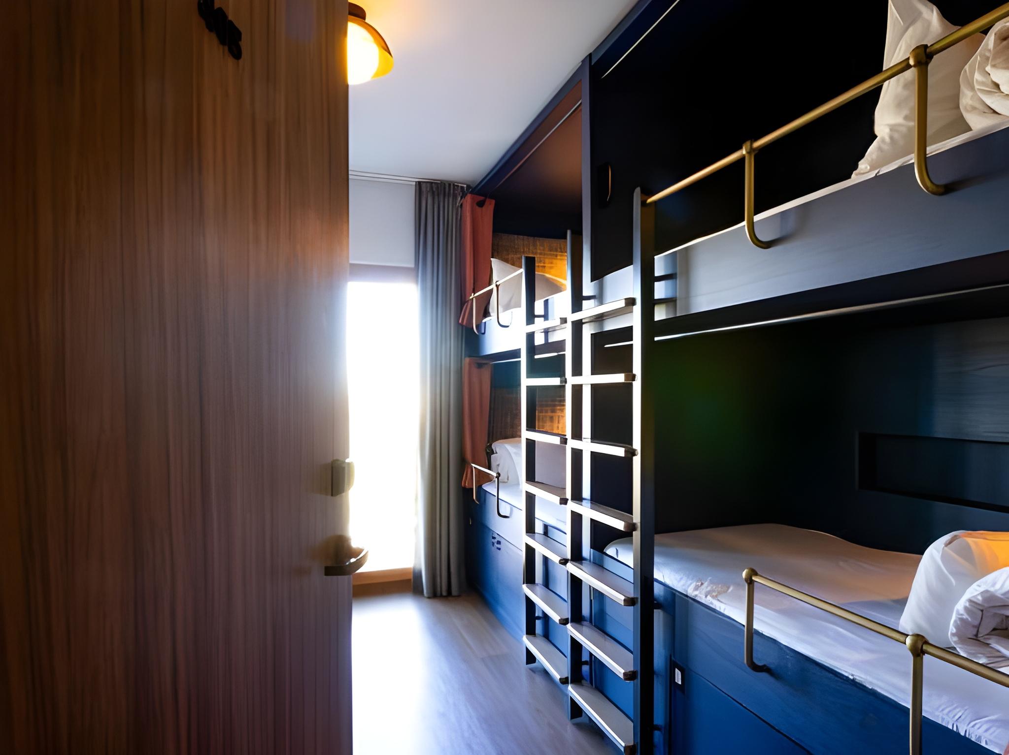 Male Dorm, 6 People, Shared Bathroom
