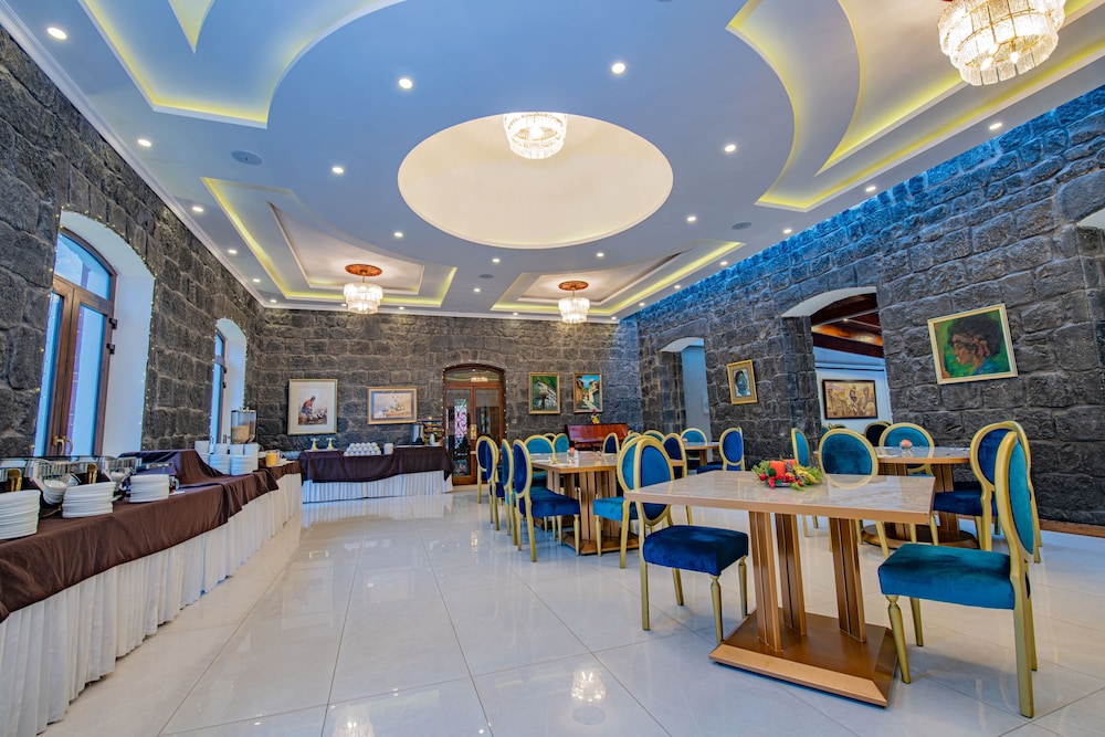 Sangay Spa Hotel 40/50