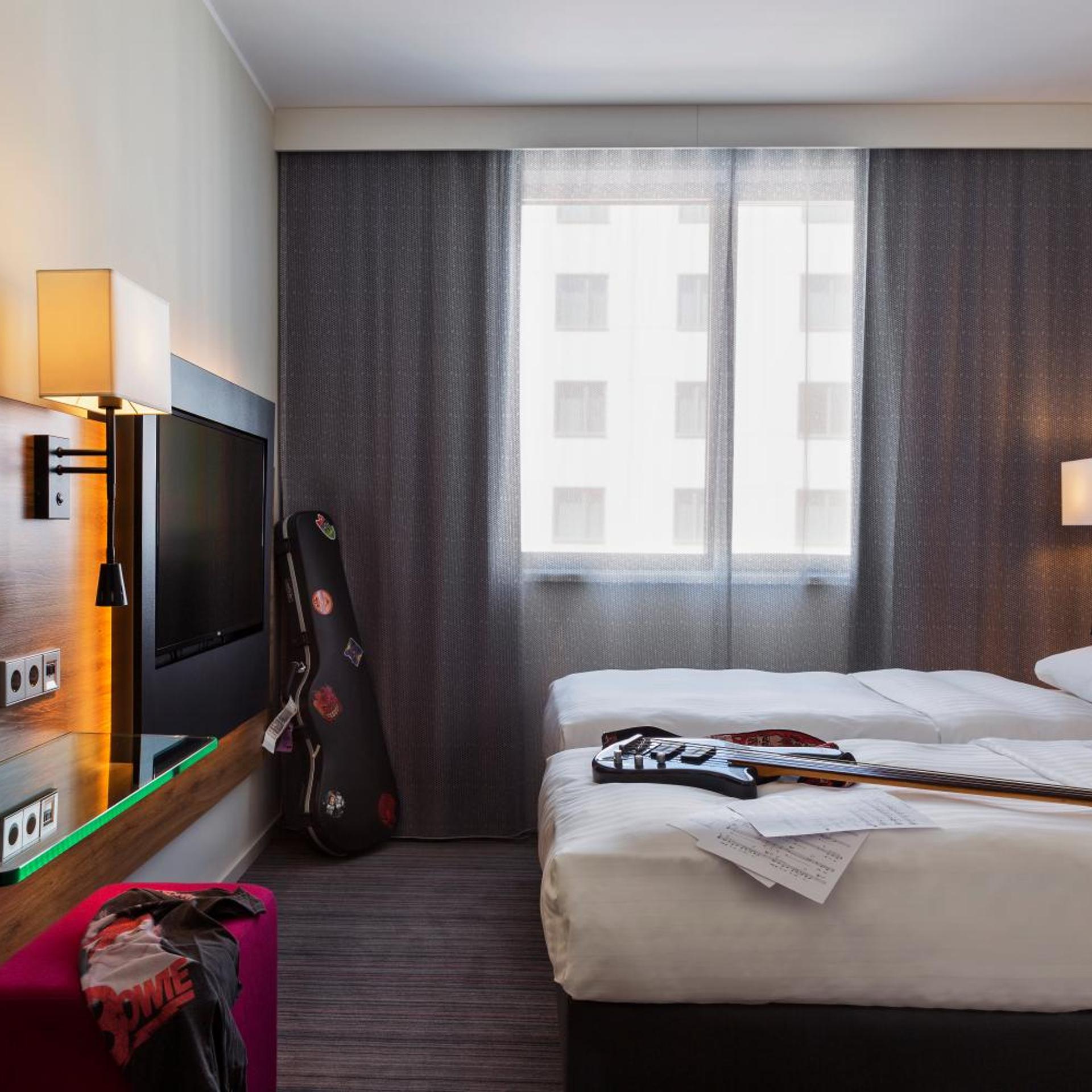 Moxy Sleeper, Twin Beds, with View