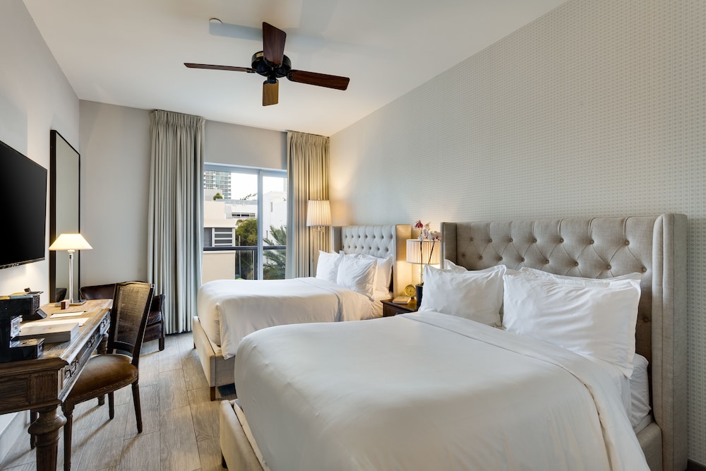 JULIETTE, 2 DOUBLE BEDS, POOL VIEW, BALCONY