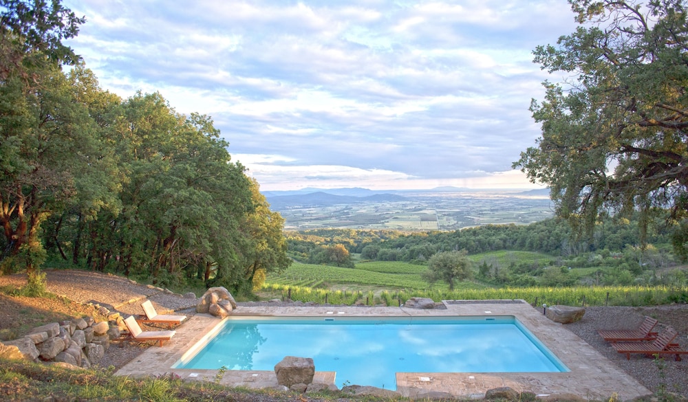 Valdonica Winery & Vineyard Residence 46/50