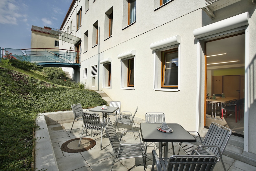 Am Spiegeln Dialog.Hotel.Wien 7/54