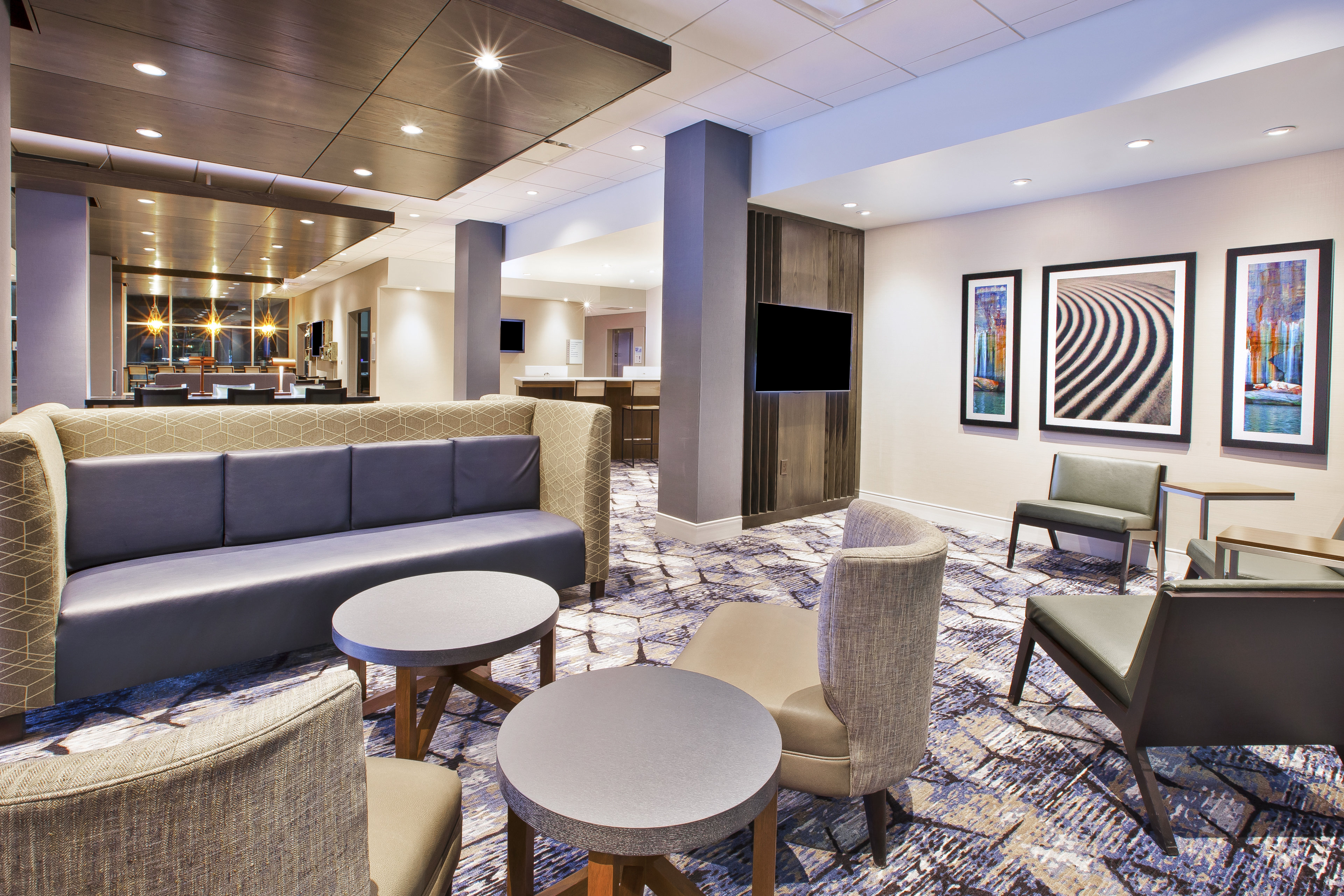 HOLIDAY INN EXPRESS & SUITES OKEMOS - UNIVERSITY AREA 24/41