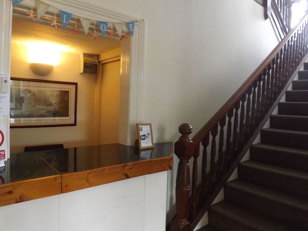 Cairn House 6/48