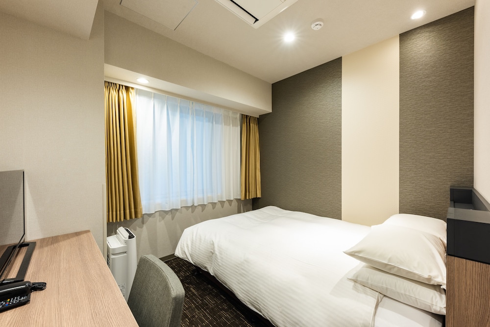 SEMI ROOM, SEMI DOUBLE BED, BATHTUB