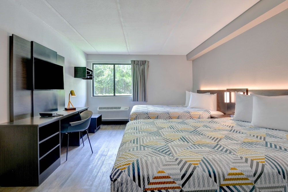 DELUXE, KING BED, KITCHEN