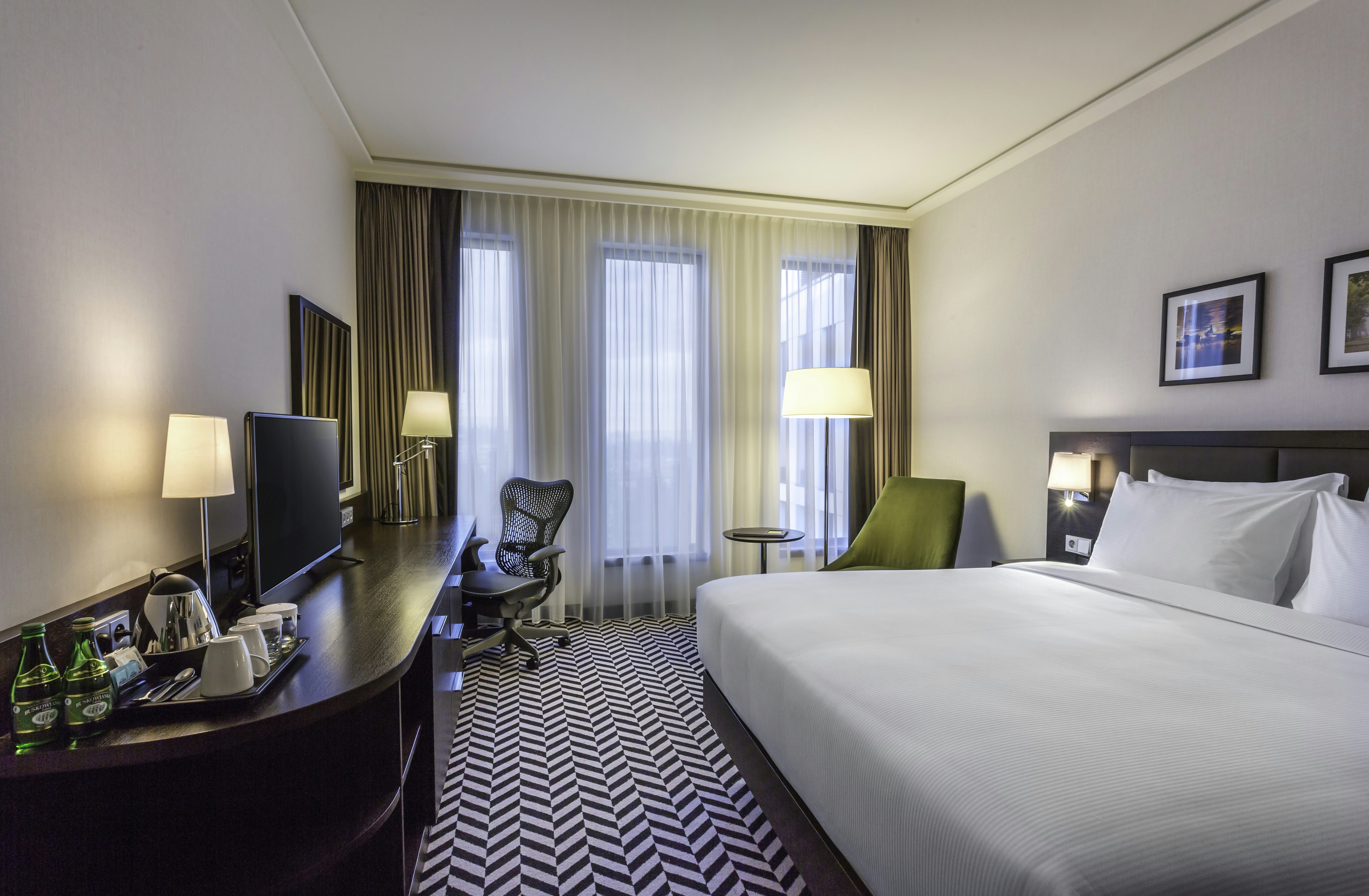 ROOM, KING BED