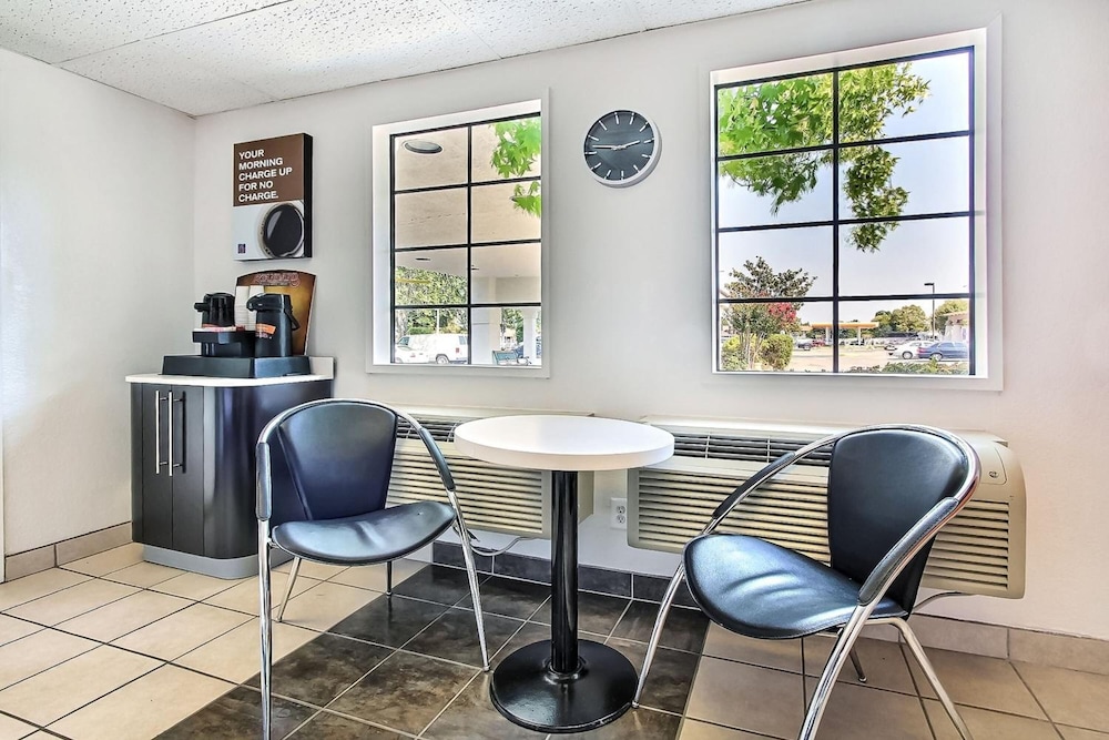 Motel6 Sunnyvale, CA - North 38/60