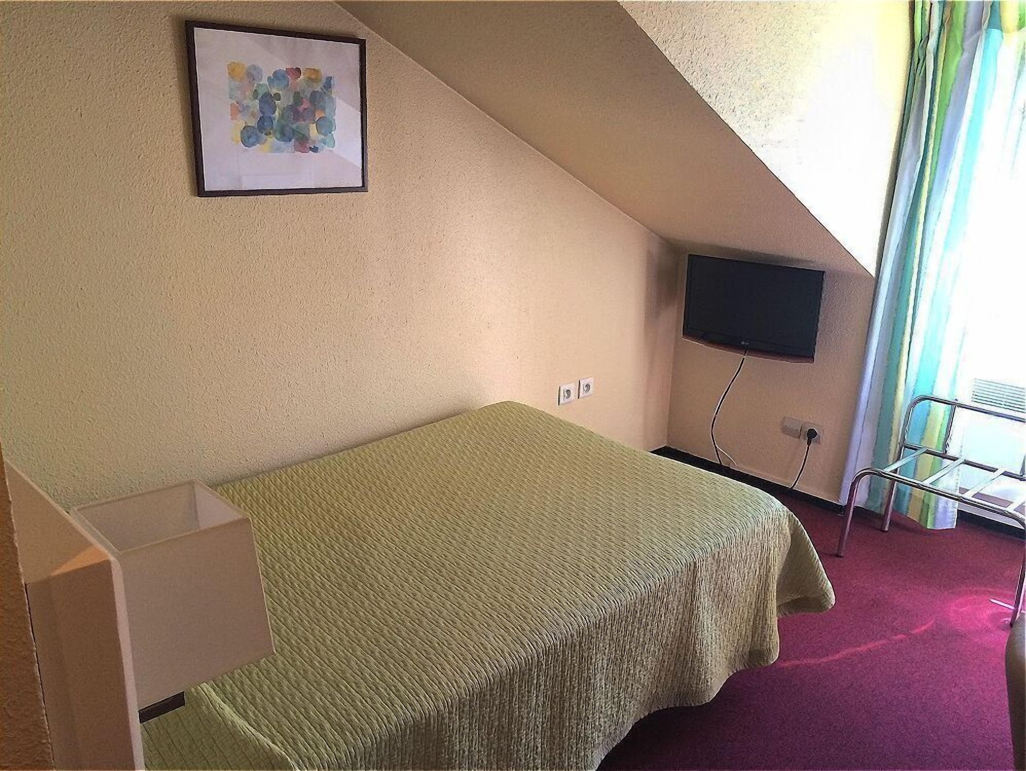 ROOM, SINGLE, ATTIC