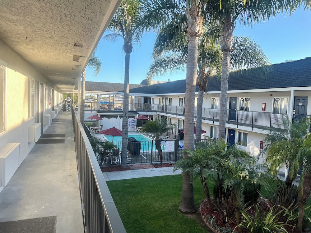 Motel6 Westminster, CA - North 50/60