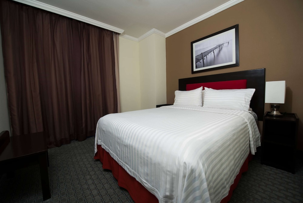 ROOM, KING BED