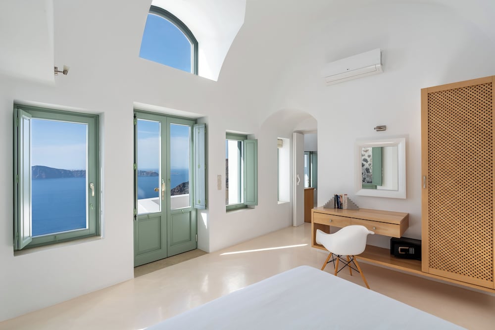 Cliff Side Suites Hotel 9/62