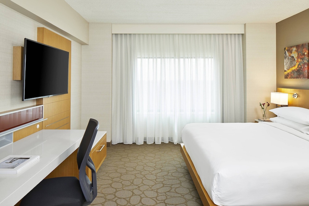Renaissance Chicago Glenview Suites Hotel 8/72
